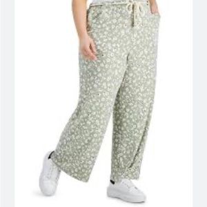 DEREK HEART. NWT. Trendy Plus Size Printed Wide Leg Soft Pants. Size 3X.